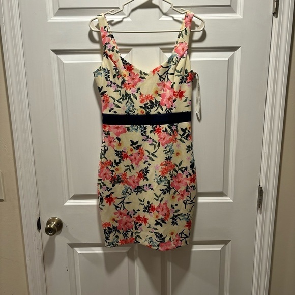 GUESS FLORAL DRESS - Picture 2 of 11